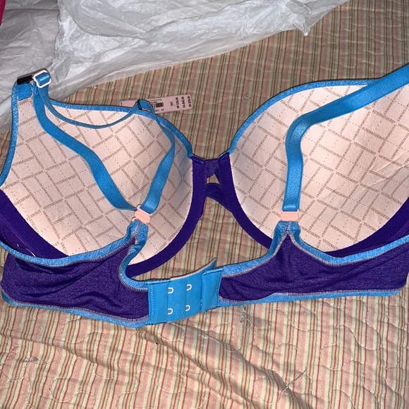 VS BRA - Picture 2 of 3